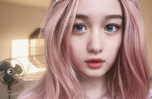 马宝儿化妆吃瓜,揭秘明星幕后生活点滴