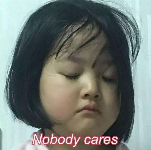 外国女人吃瓜表情视频,趣味横生的国际美食体验