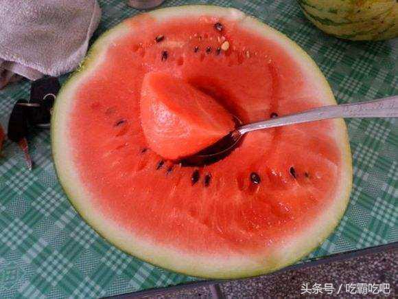 朋友间吃瓜,一场关于“吃瓜”的欢乐盛宴