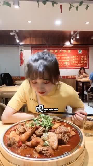 相亲女吃瓜,揭秘相亲现场那些不为人知的趣事